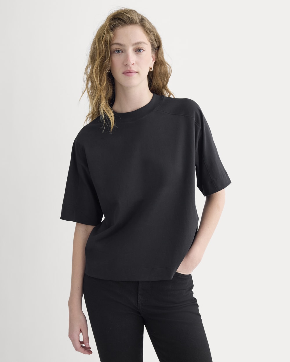 womens-oversized-seamed-tee-black | primary