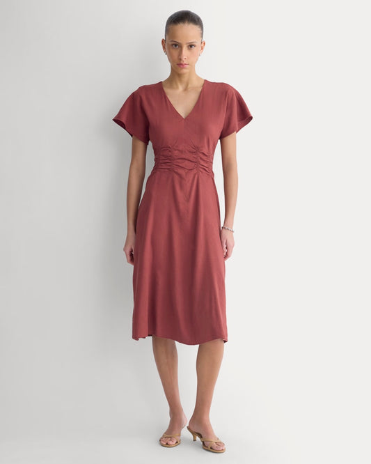 womens-cinched-dress-in-stretch-linen-henna-red | primary