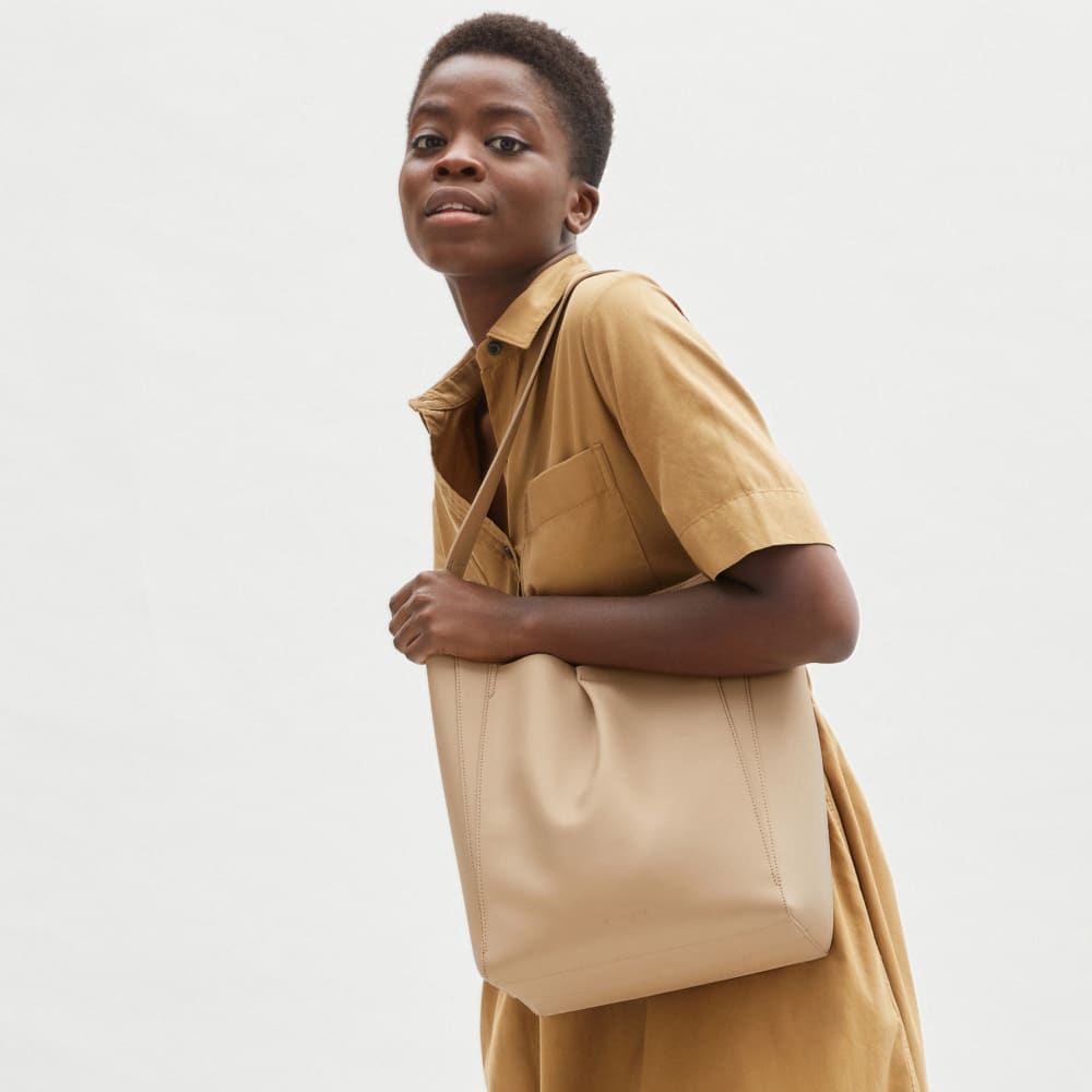 womens-studio-bag-taupe | alt