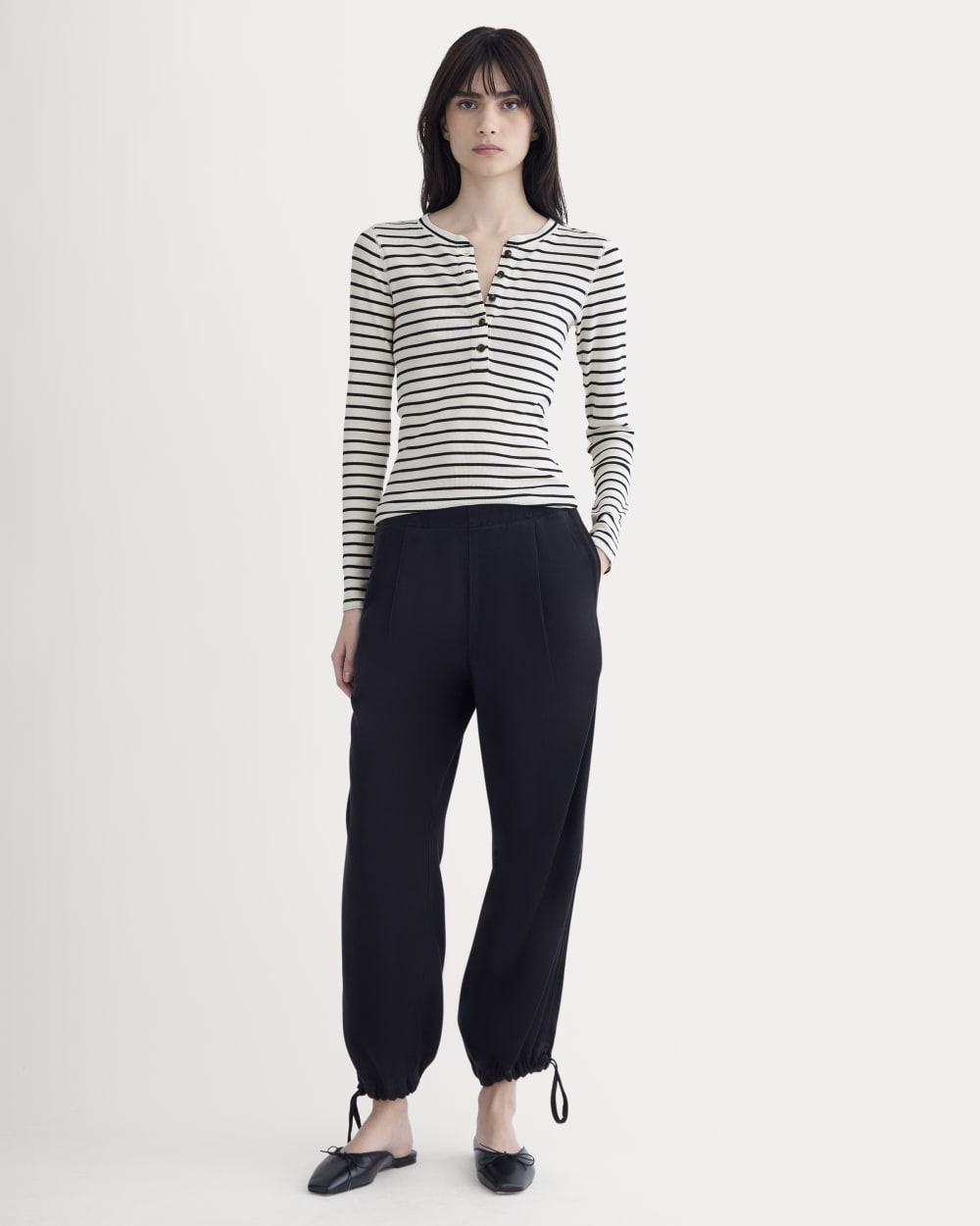 womens-chino-jogger-in-buttersoft-black | primary