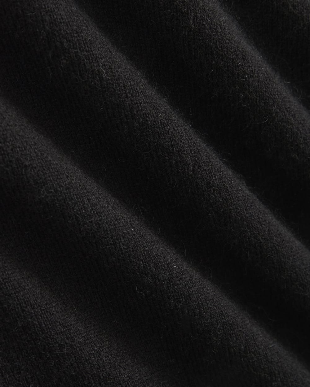 womens-cashmere-relaxed-v-neck-classic-black