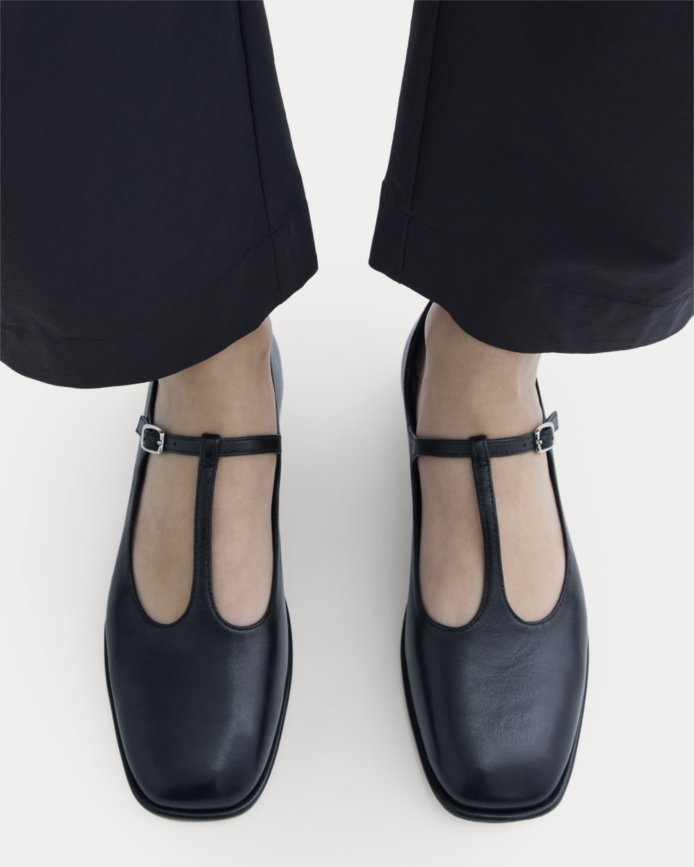 The Leather T-Strap Flat Black – Everlane - Main Image