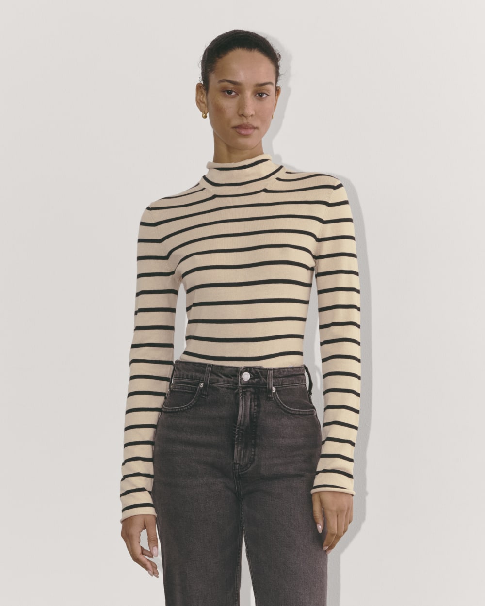 The Funnel Neck in Cotton Cashmere | Powder / Black – Everlane