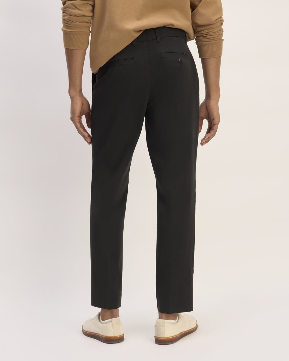 The Pleated Air Chino | Black – Everlane