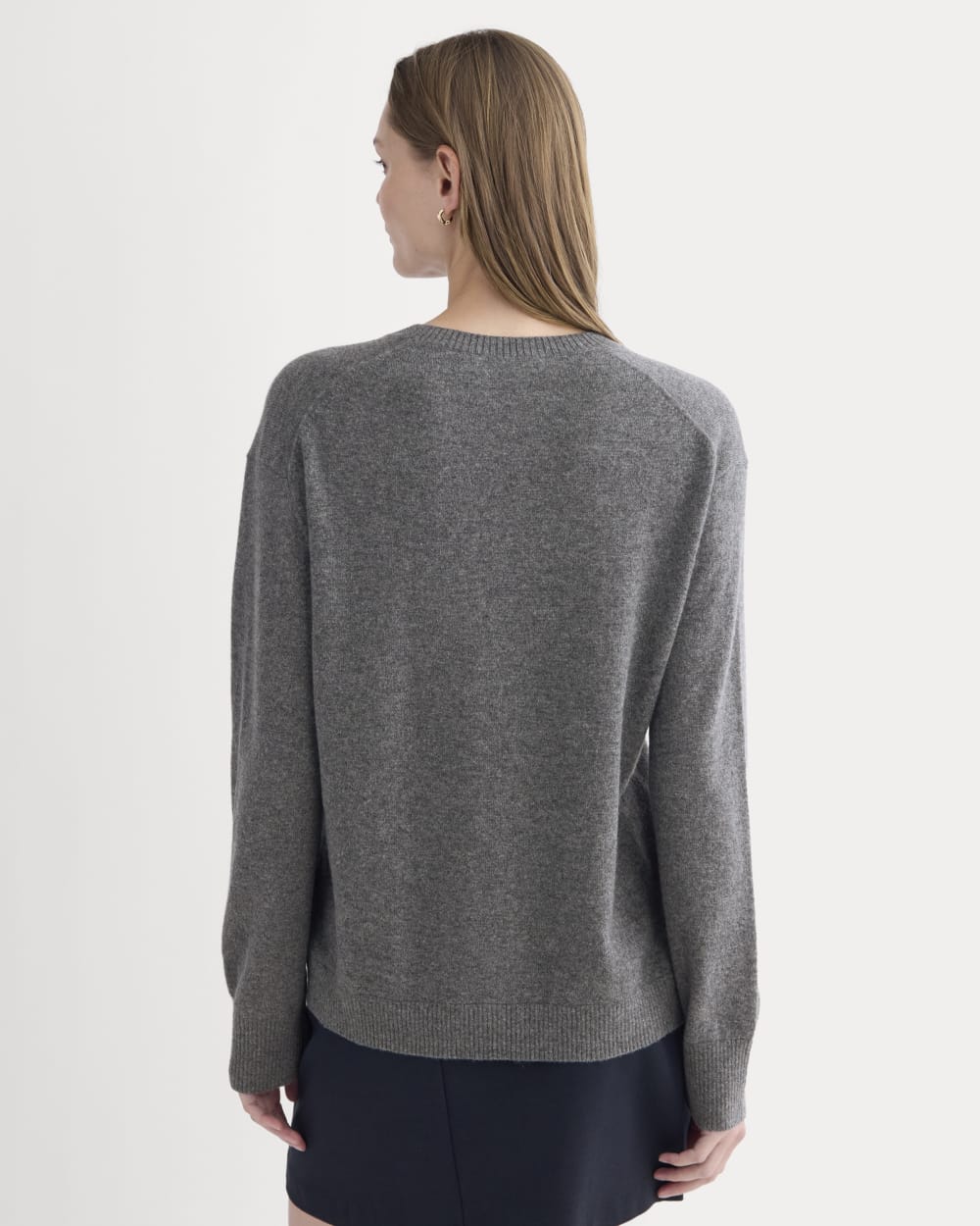 The Classic V in Cashmere | Heather Charcoal – Everlane