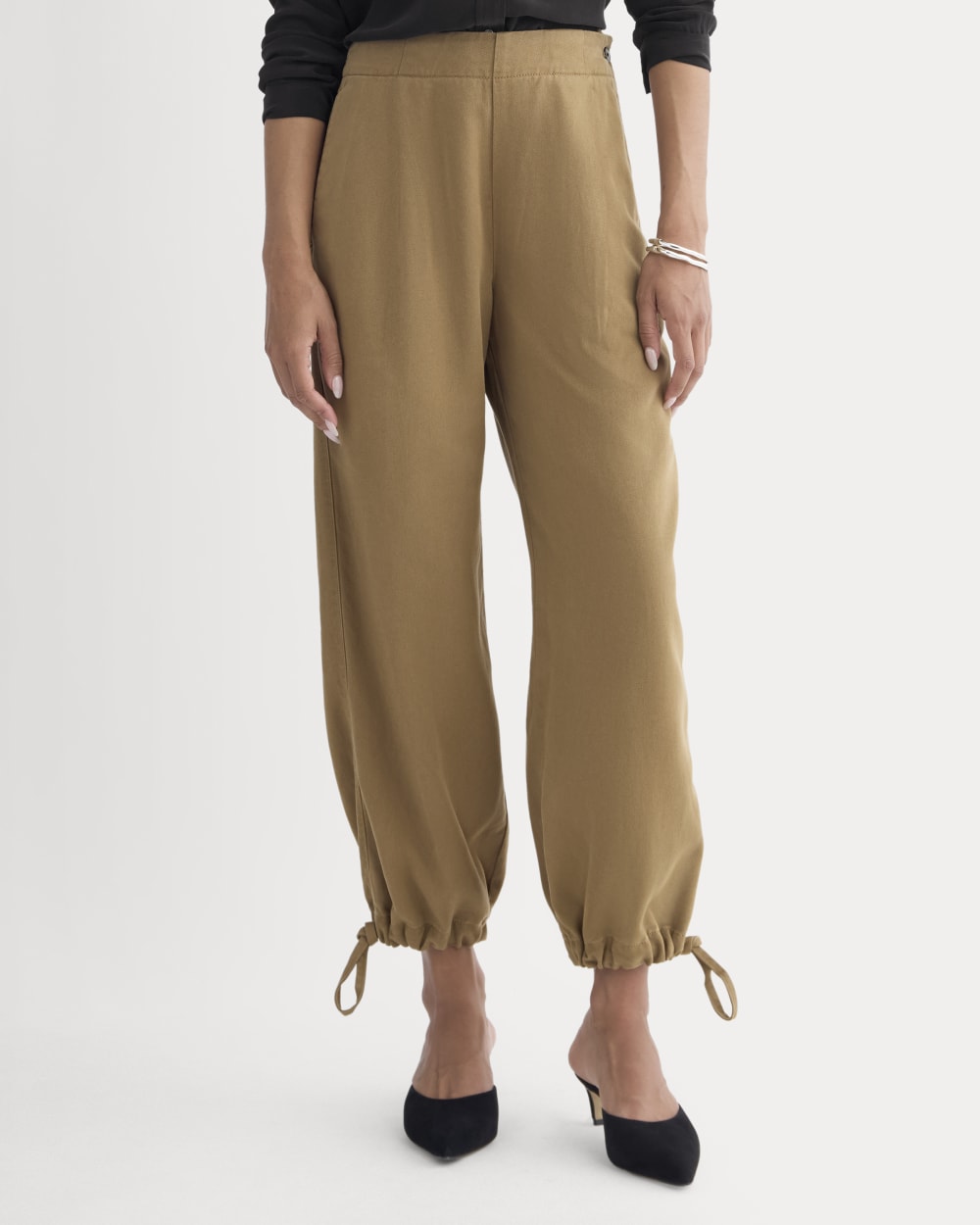 The Chino Jogger in Buttersoft | Aged Brass – Everlane
