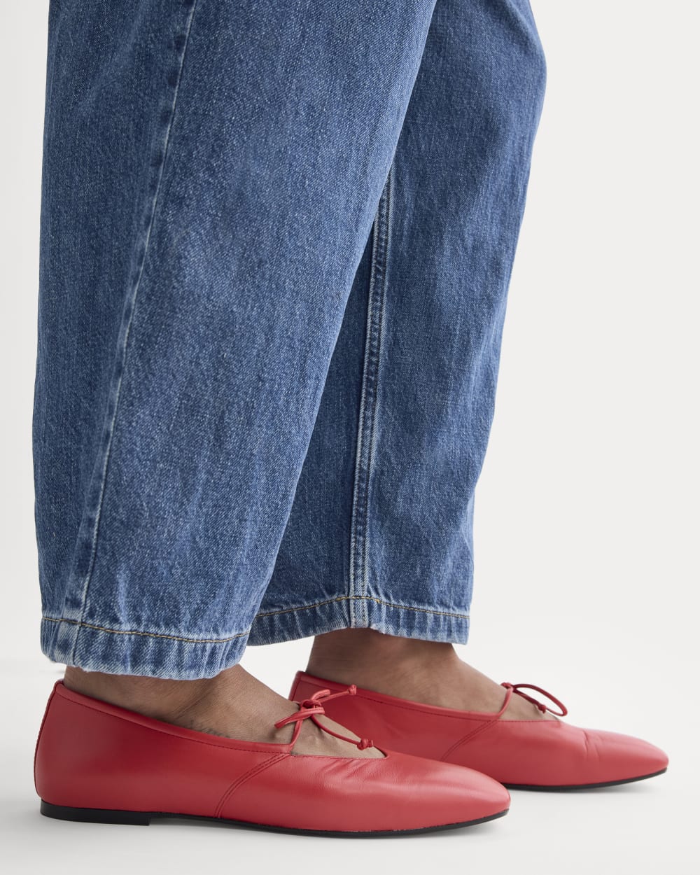 womens-leather-keyhole-flat-classic-red