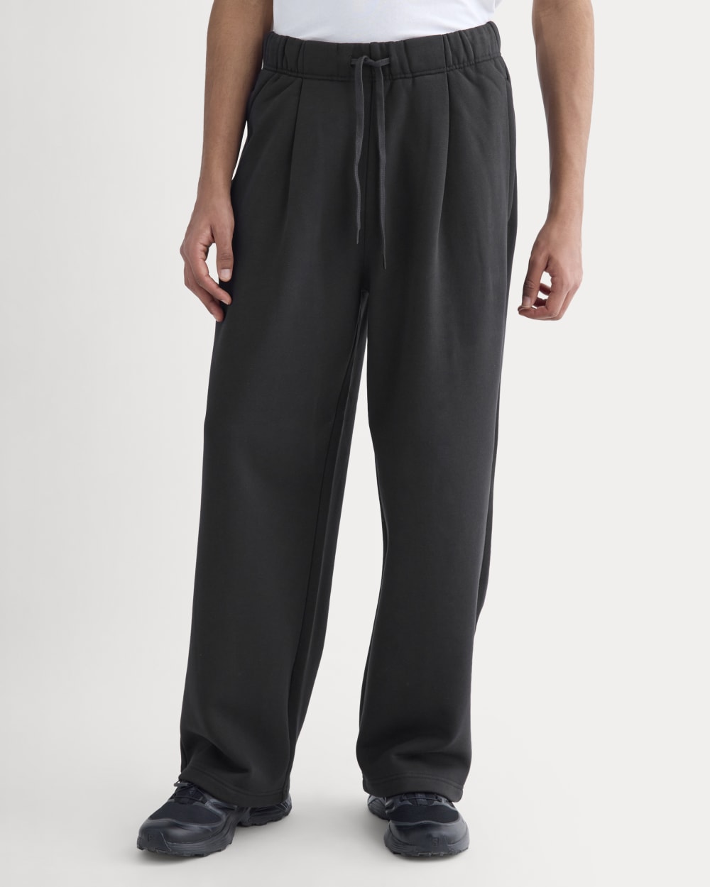 mens-luxe-fleece-pleated-sweatpant-black