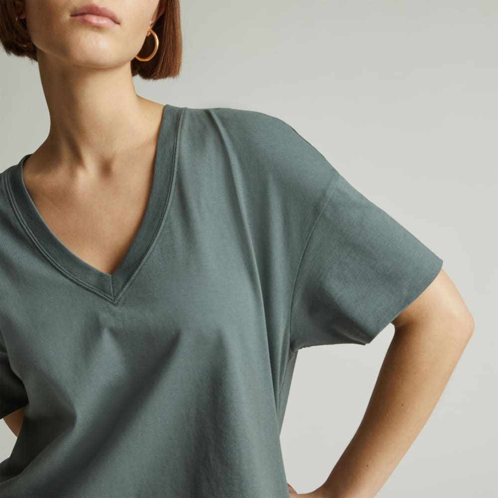 womens-organic-ctn-boxy-v-tee-green-balsam