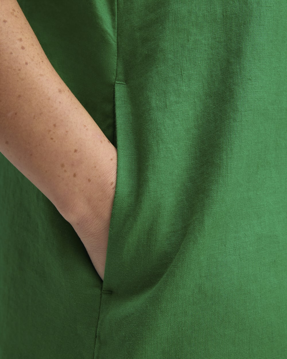 The Shirtdress in Linen | Grass Green Everlane The Shirtdress in Linen | Grass Green Everlane
