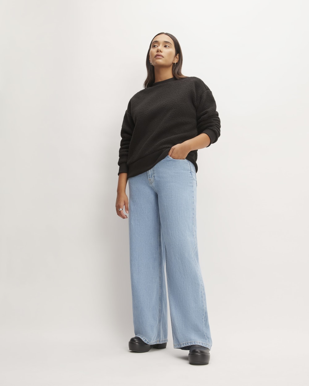 womens-renew-fleece-oversized-crew-black