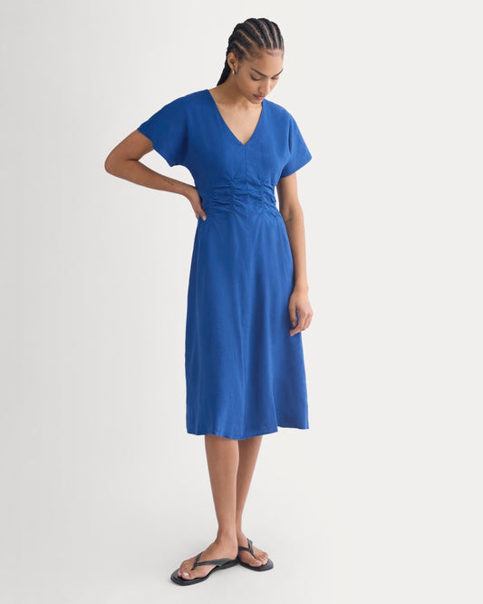 womens-cinched-dress-in-stretch-linen-estate-blue | primary