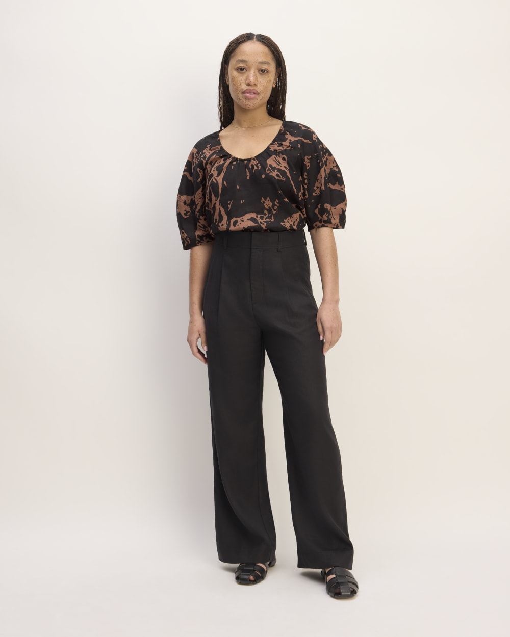 womens-linen-scoop-neck-top-carob-brown-abstract
