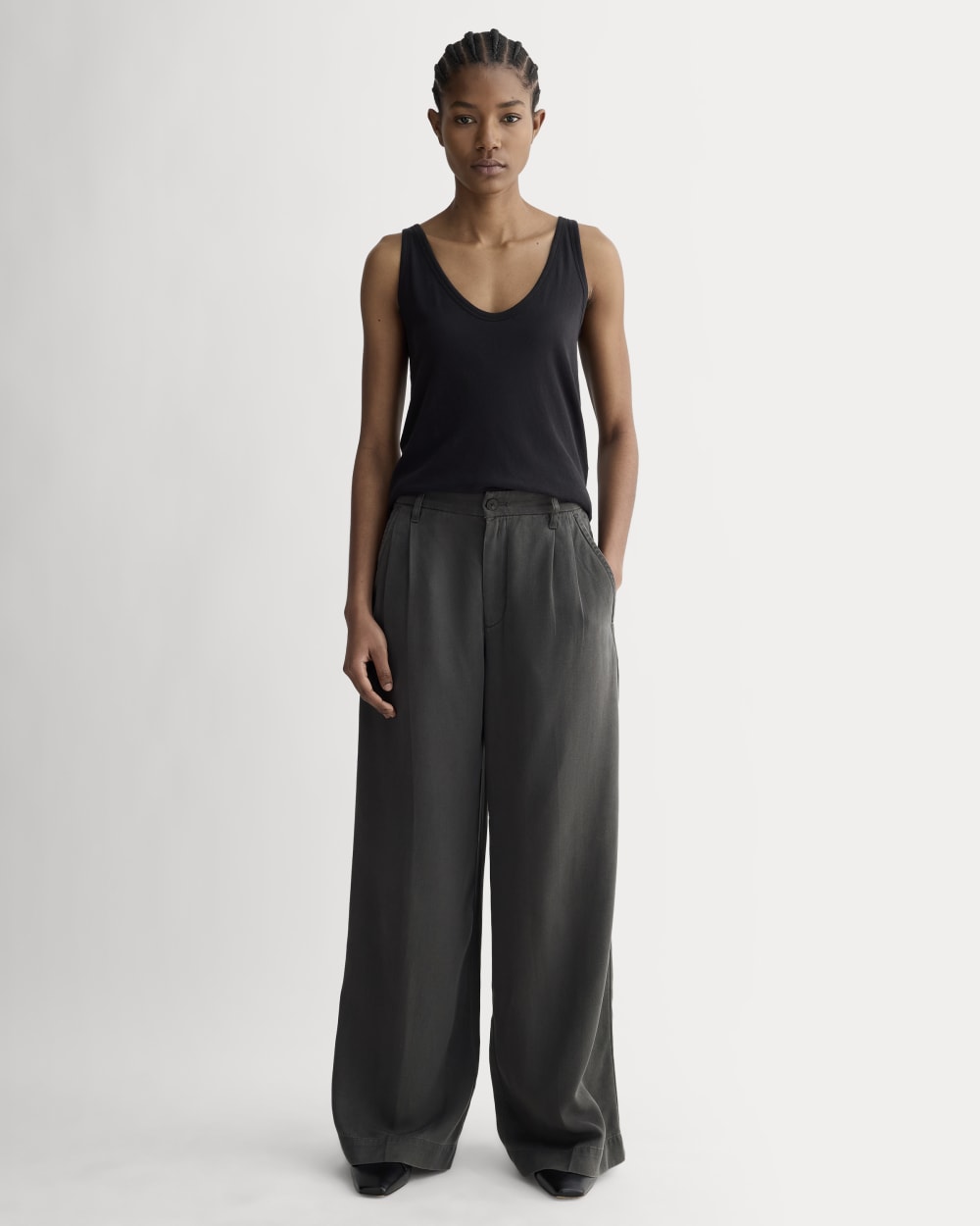 womens-tencel-twill-pleated-chino-graphite | primary