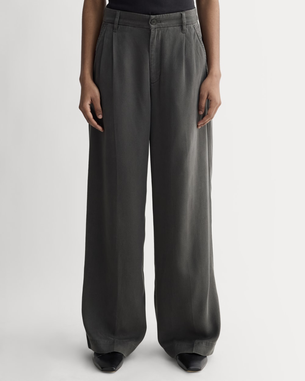 womens-tencel-twill-pleated-chino-graphite