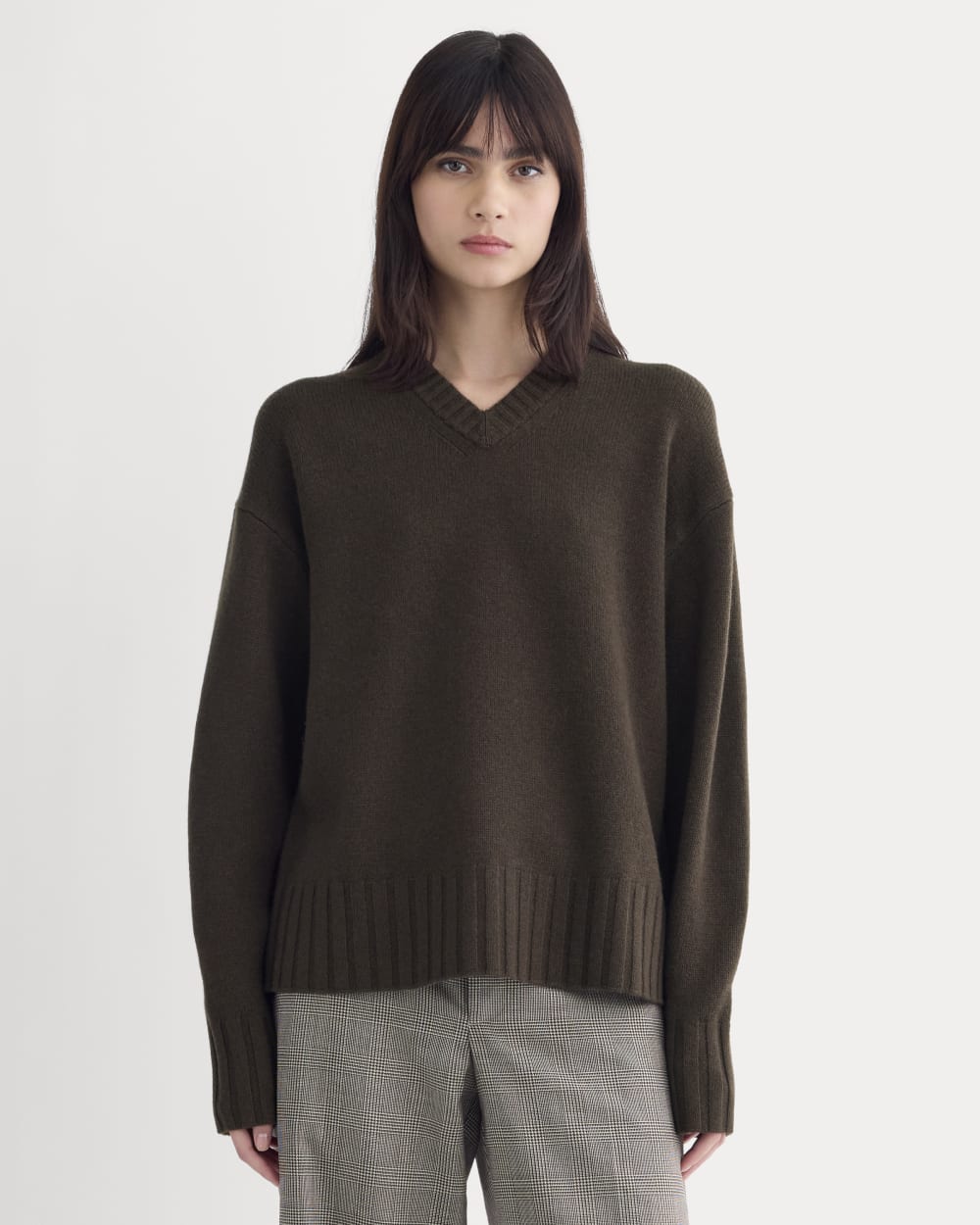 womens-v-neck-sweater-extrafine-merino-coffee-bean | primary