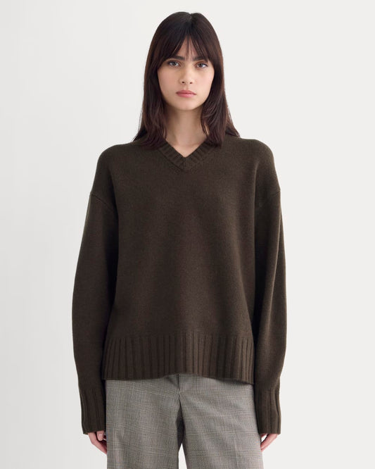 womens-v-neck-sweater-extrafine-merino-coffee-bean | primary