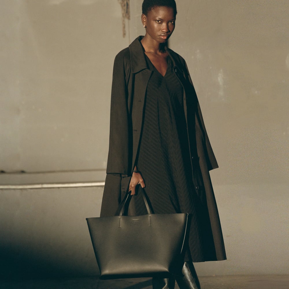 The Gathered Drape Trench | Black – Everlane
