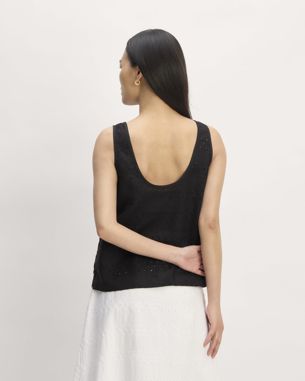The Linen Eyelet Scoop-Neck Tank | Black Eyelet – Everlane