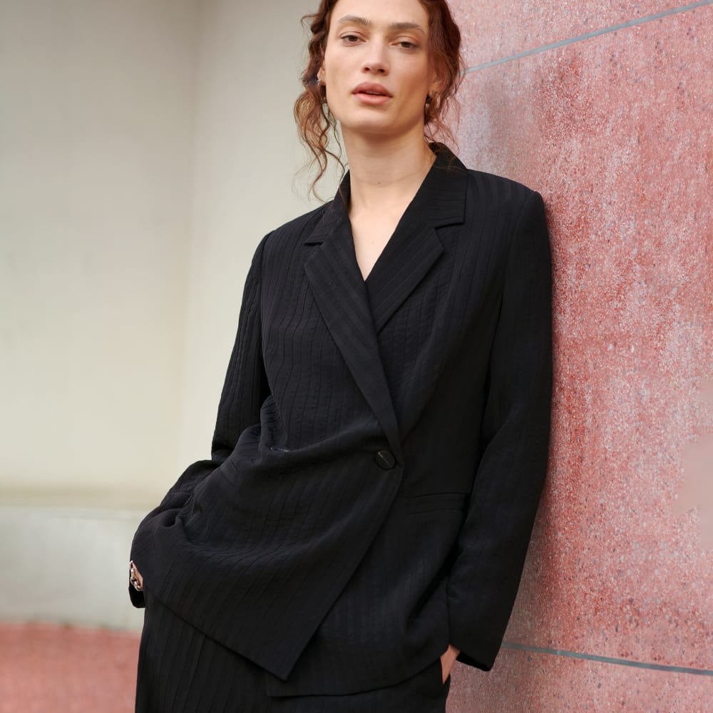 womens-drapey-city-stripe-blazer-black