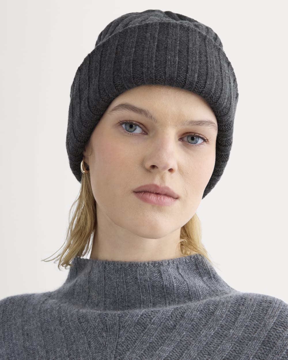 Chunky Ribbed Beanie | Heathered Soot – Everlane