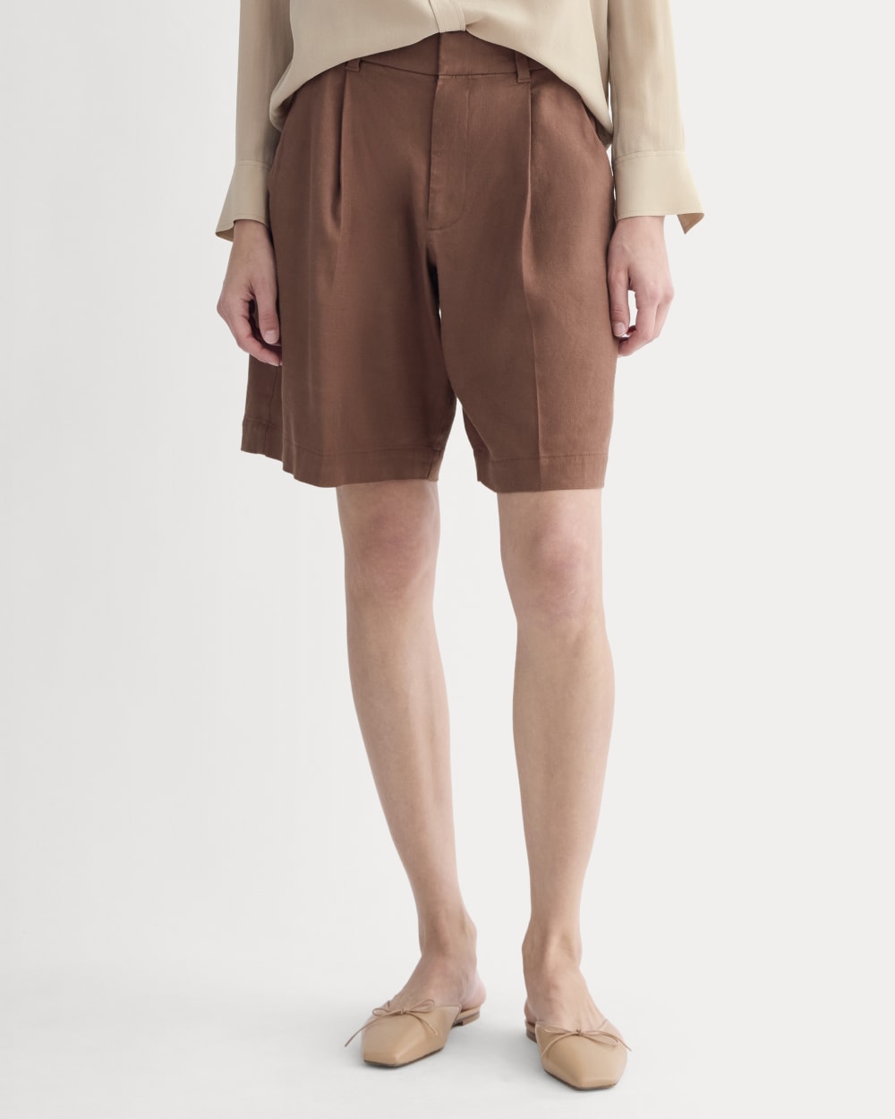 womens-pleated-short-in-stretch-linen-cedarwood