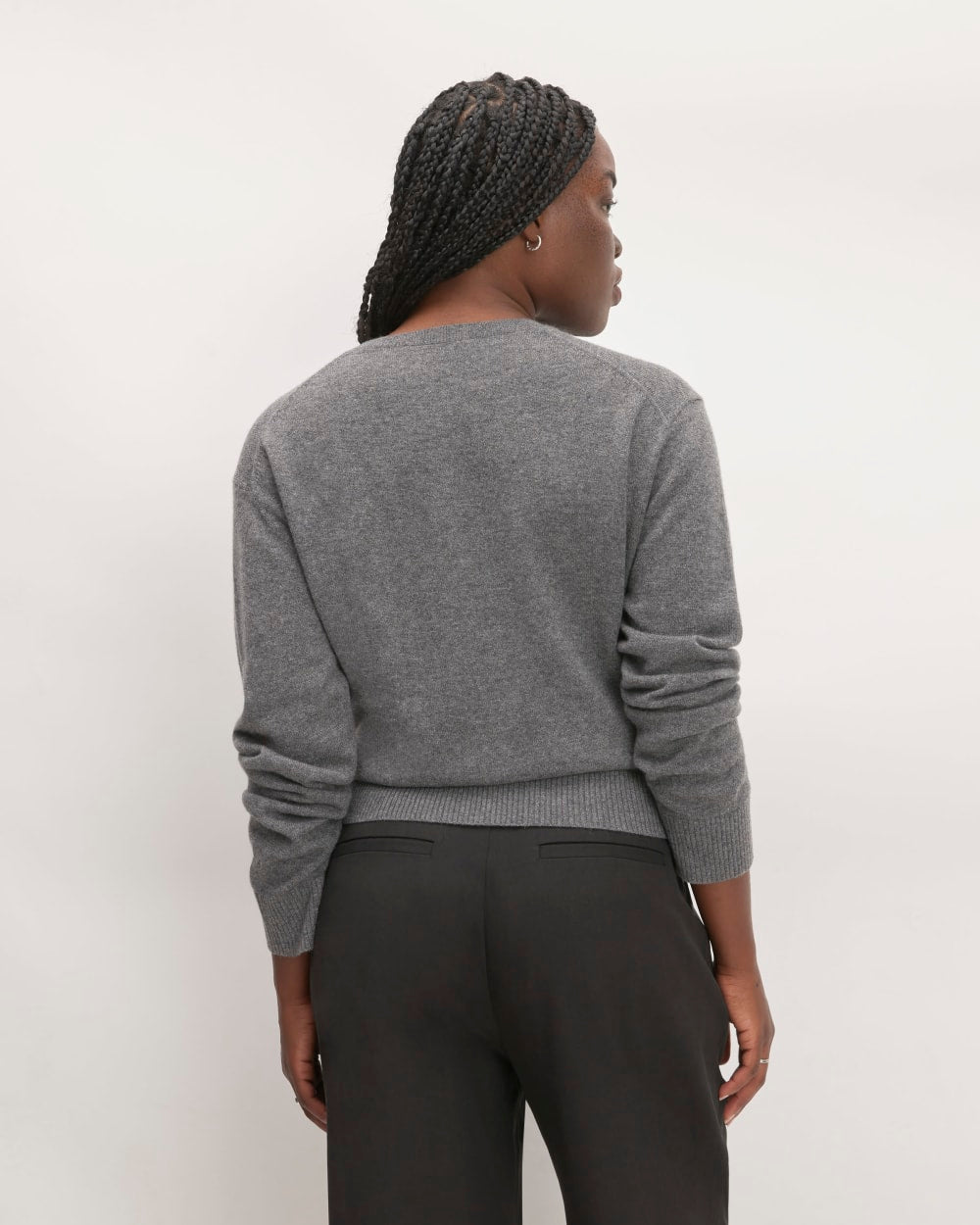 womens-cashmere-classic-crew-sweater-heather-charcoal