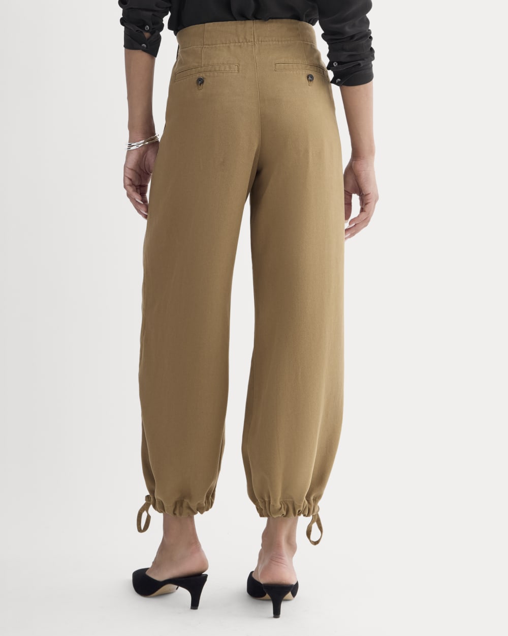 womens-chino-jogger-in-buttersoft-aged-brass
