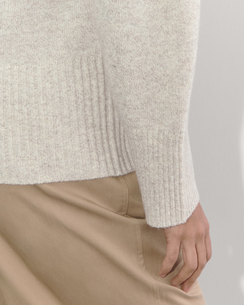 womens-cashmere-boxy-turtleneck-sweater-canvas